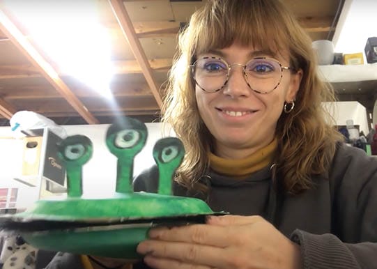 Paper plate alien puppets